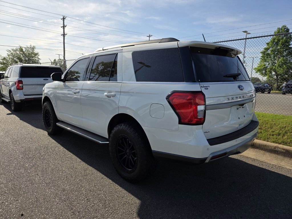 Used 2023 Ford Expedition XLT RWD image 5
