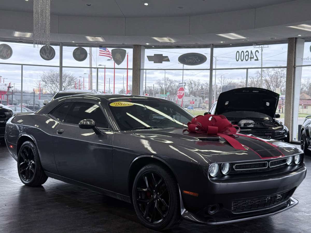Used 2021 Dodge Challenger SXT w/ Blacktop Package image 1