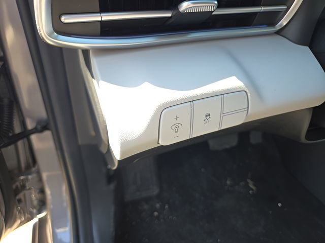 Used 2025 Hyundai Elantra Limited image 12