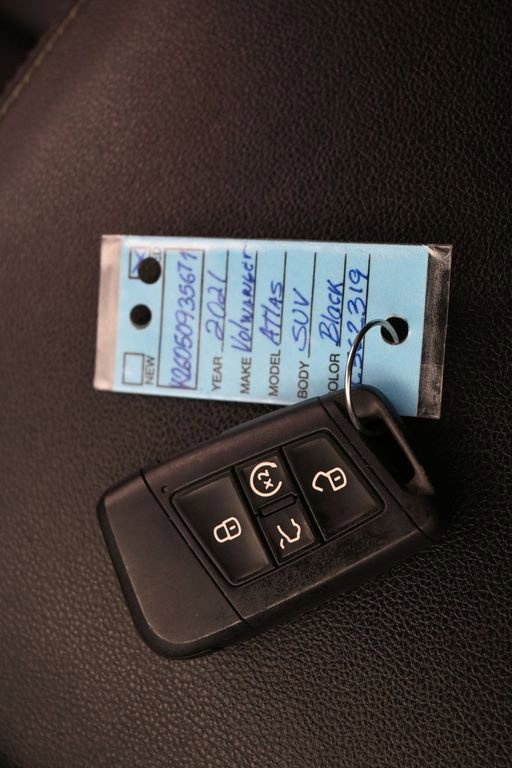 Used 2021 Volkswagen Atlas SE w/ Panoramic Sunroof Package FWD image 30