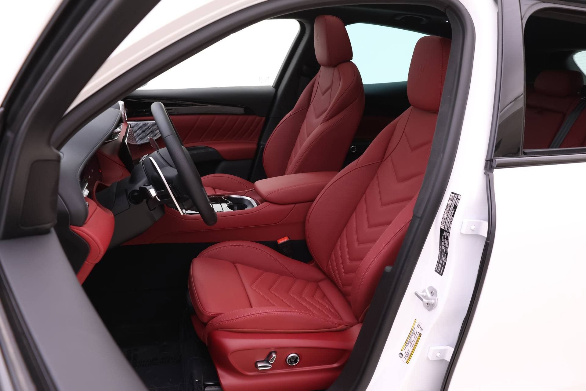 Used 2025 Maserati Grecale Folgore image 7