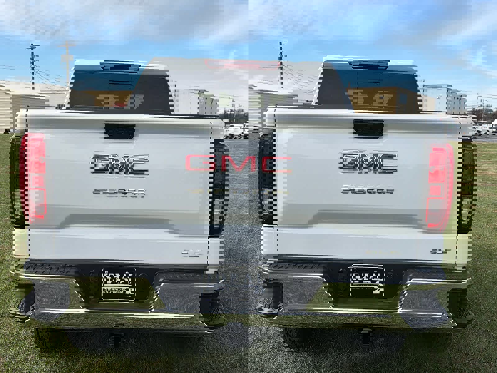 New 2026 GMC Sierra 1500 SLE w/ Preferred Package image 9