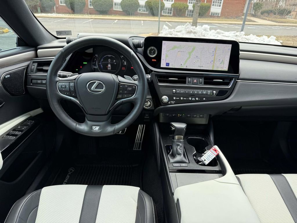 Used 2024 Lexus ES 300h F Sport w/ Accessory Package (Z2) image 8
