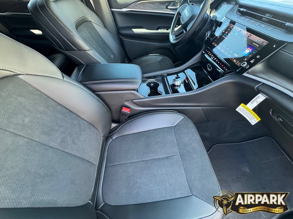 New 2026 Jeep Grand Cherokee Altitude RWD image 11