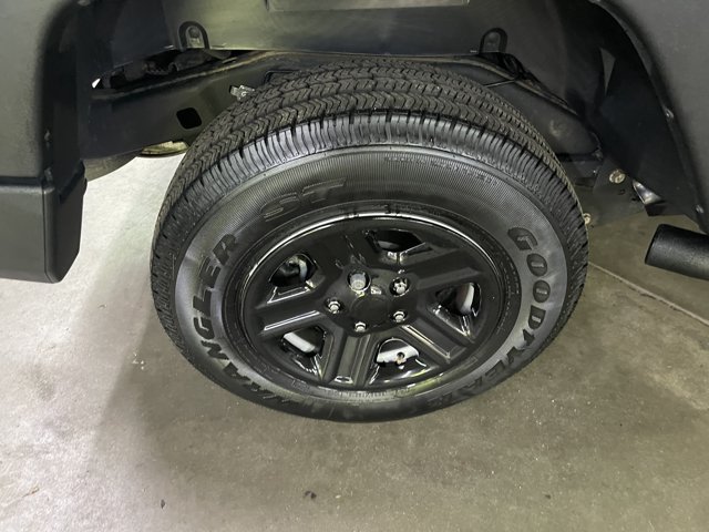 Used 2018 Jeep Wrangler Unlimited Sport w/ Connectivity Group AWD/4WD image 9