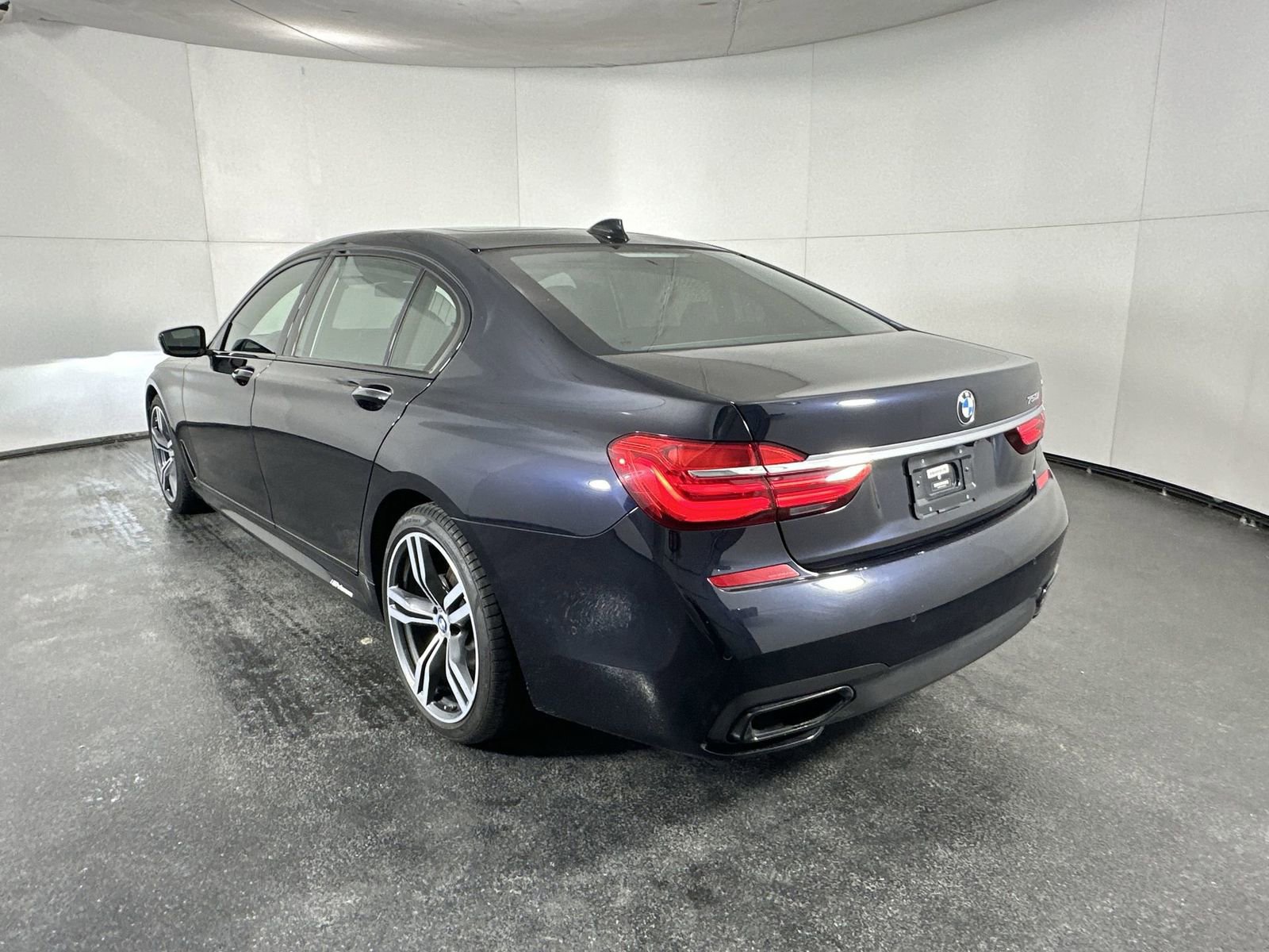 Used 2019 BMW 750i w/ Executive Package image 9