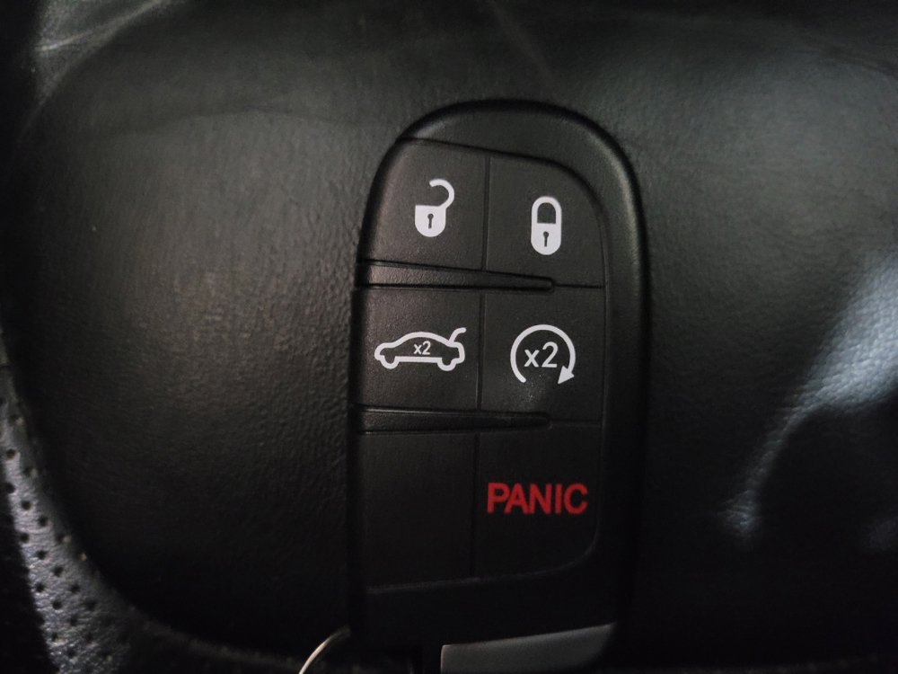 Used 2019 Jeep Cherokee Limited w/ Technology Group AWD/4WD image 32