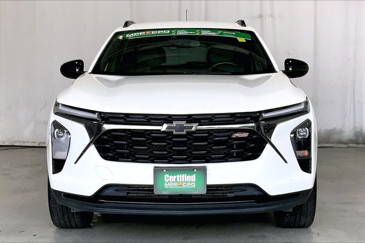 Used 2024 Chevrolet Trax RS w/ Driver Confidence Package FWD image 2