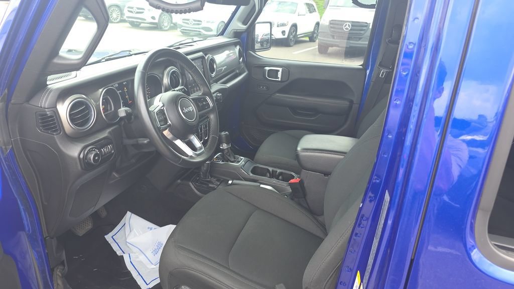 Used 2018 Jeep Wrangler Unlimited Sahara AWD/4WD image 22