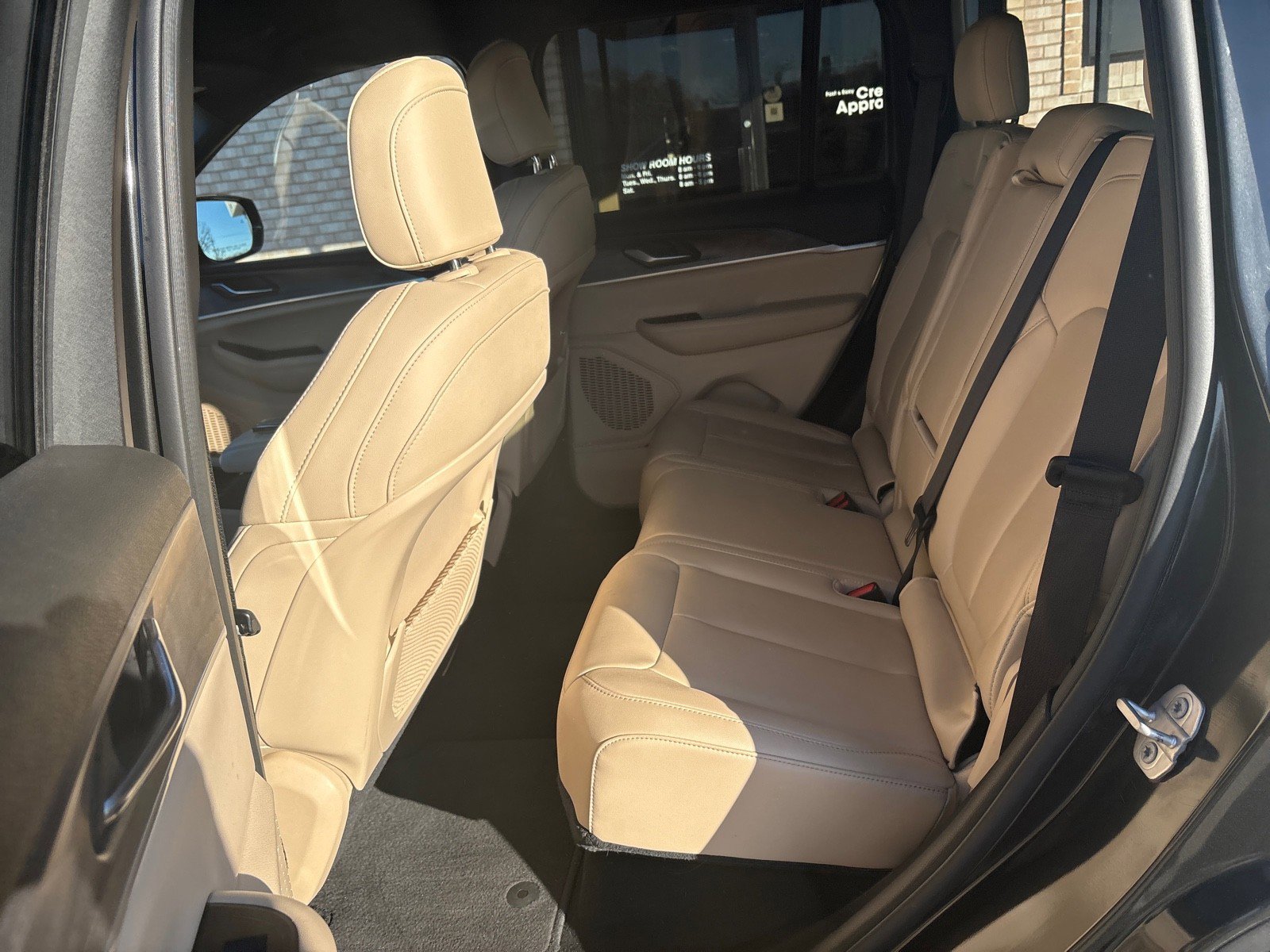 Used 2024 Jeep Grand Cherokee Limited AWD/4WD image 4