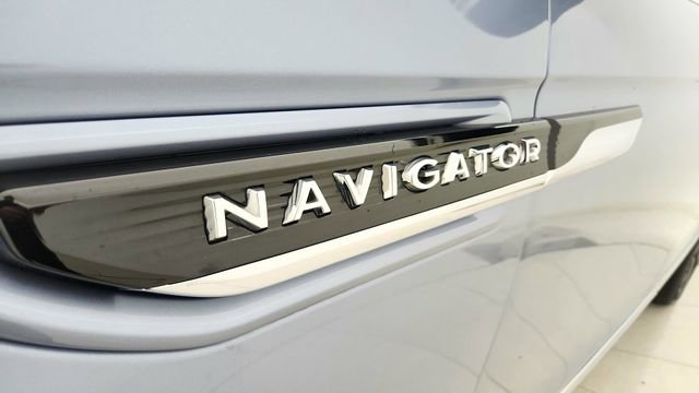 Used 2024 Lincoln Navigator L Black Label AWD/4WD image 17