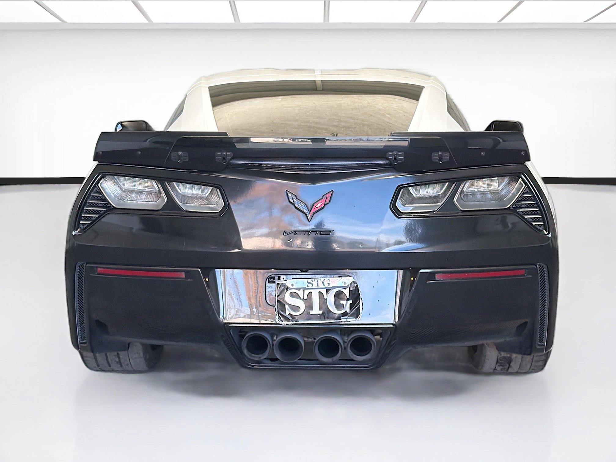 Used 2017 Chevrolet Corvette Stingray Coupe w/ Carbon Flash Badge Package image 5