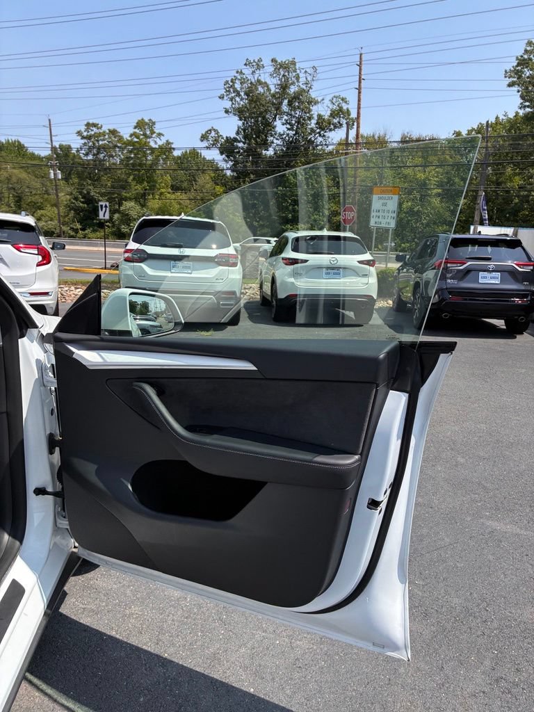 Used 2024 Tesla Model Y Long Range AWD/4WD image 23