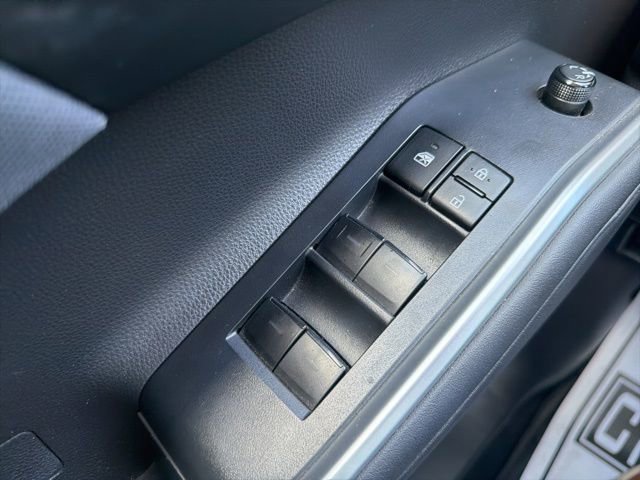 Used 2022 Toyota Highlander LE image 23