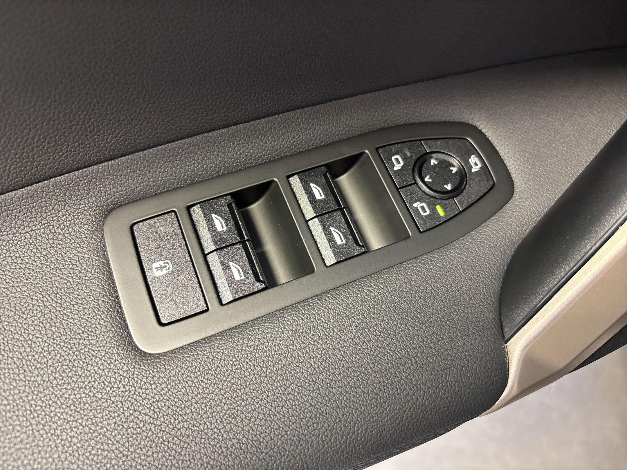 New 2026 BMW iX xDrive60 w/ Premium Package image 28