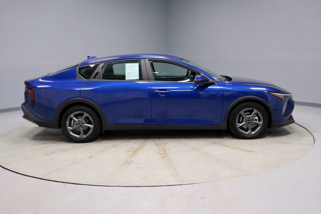 Used 2025 Kia K4 LXS image 11