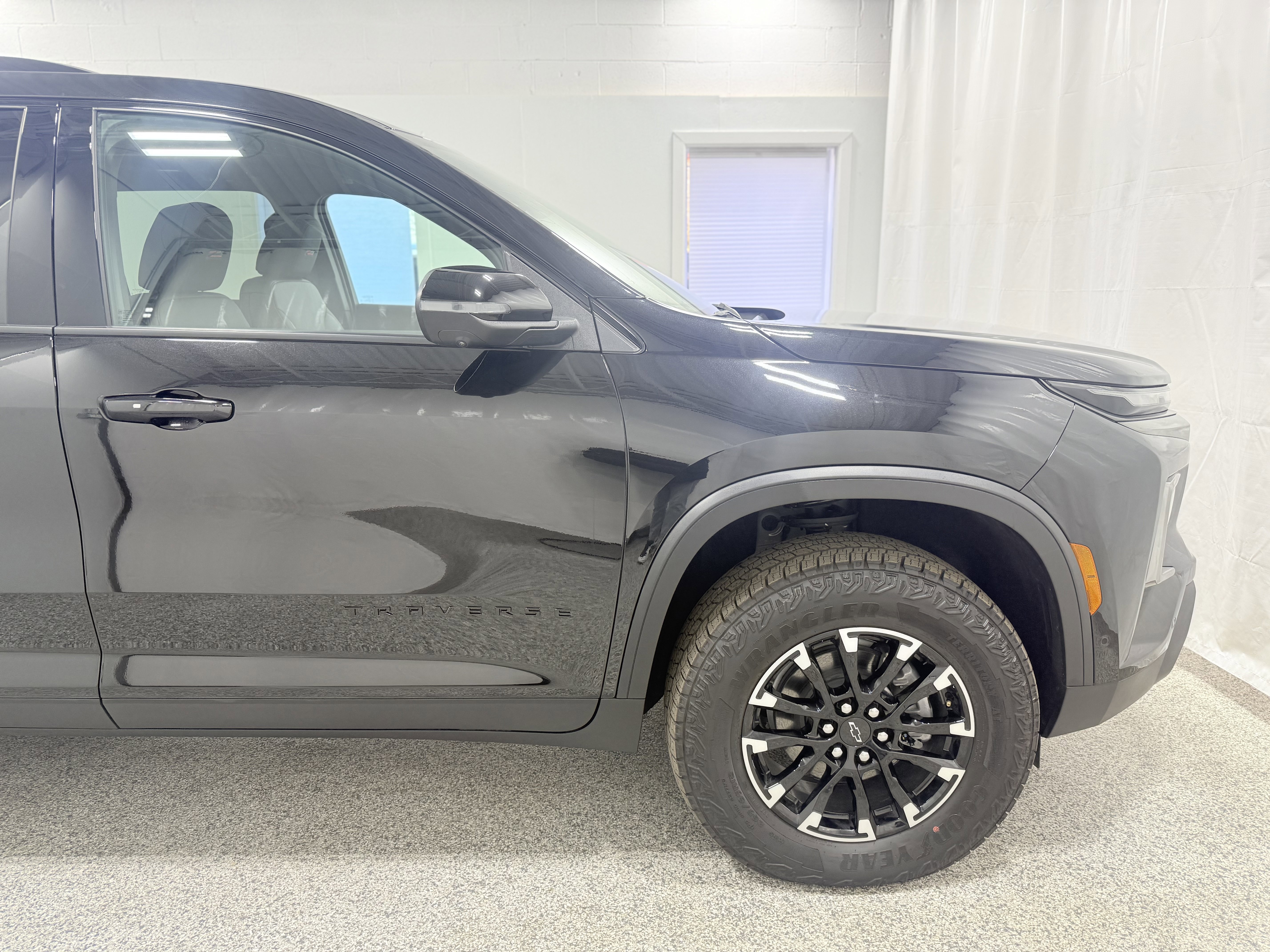 Used 2025 Chevrolet Traverse Z71 w/ Enhanced Driving Package image 8