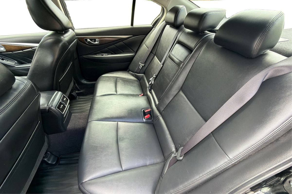 Used 2018 INFINITI Q50 Luxe w/ Essential Package (3.0T Luxe) AWD/4WD image 10