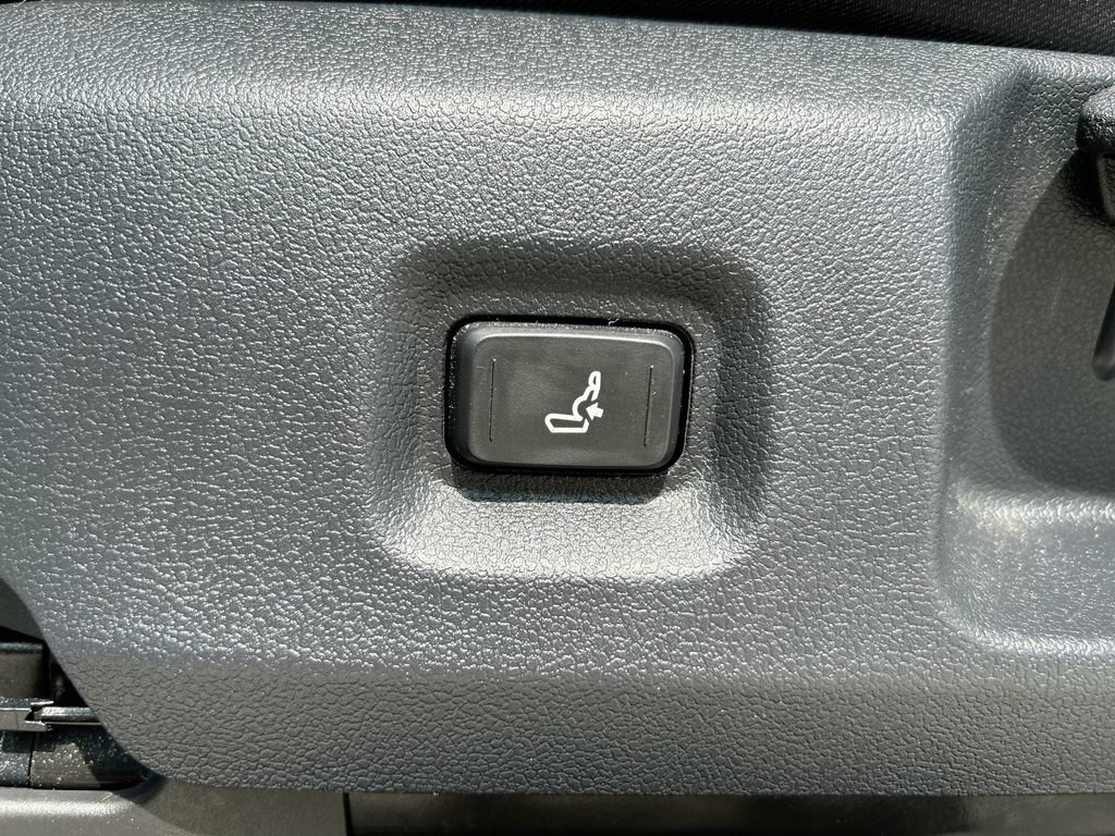Used 2024 Toyota Tacoma SR RWD image 12