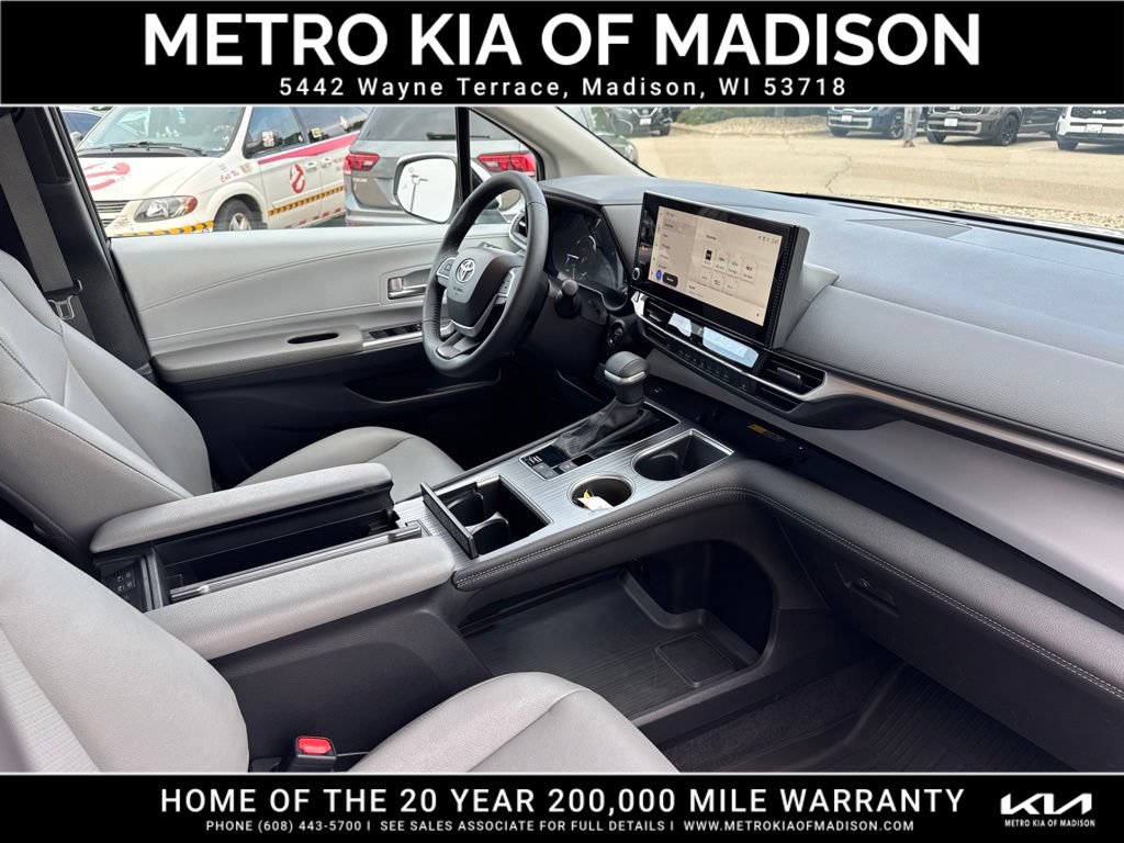 Used 2025 Toyota Sienna XLE AWD/4WD image 51