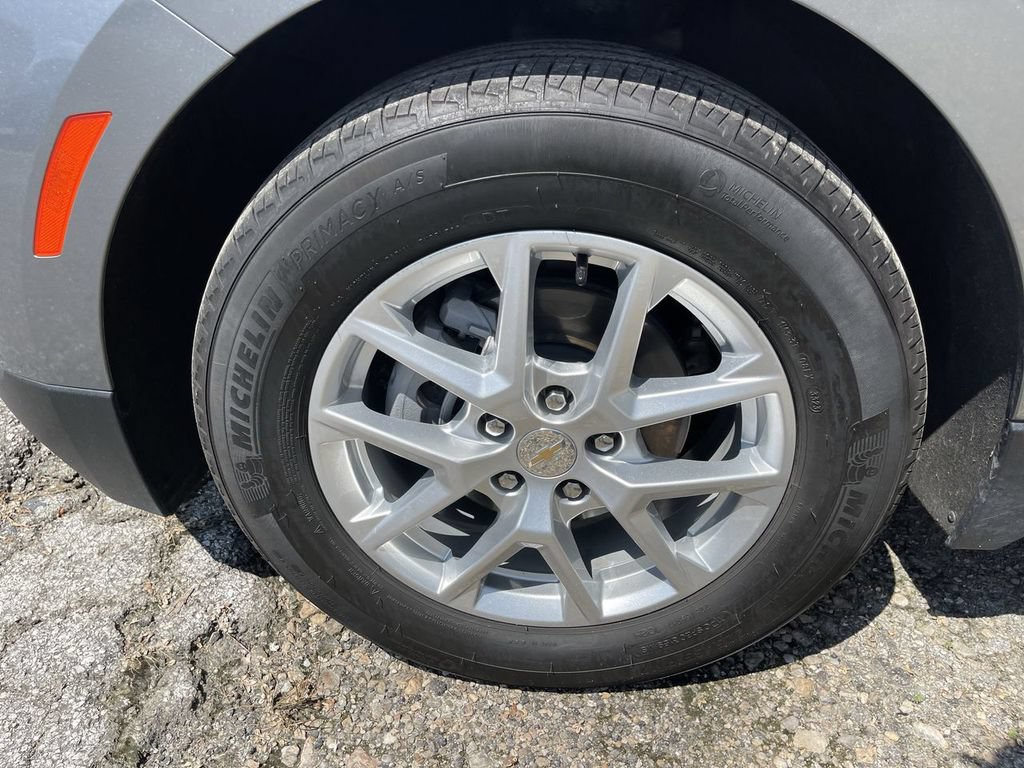 Used 2024 Chevrolet Equinox LT FWD image 2