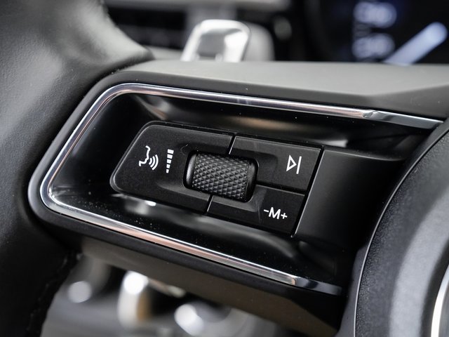 Used 2025 Porsche Macan image 14