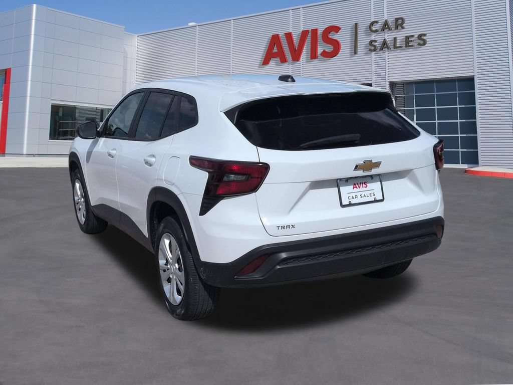 Used 2025 Chevrolet Trax LS FWD image 9