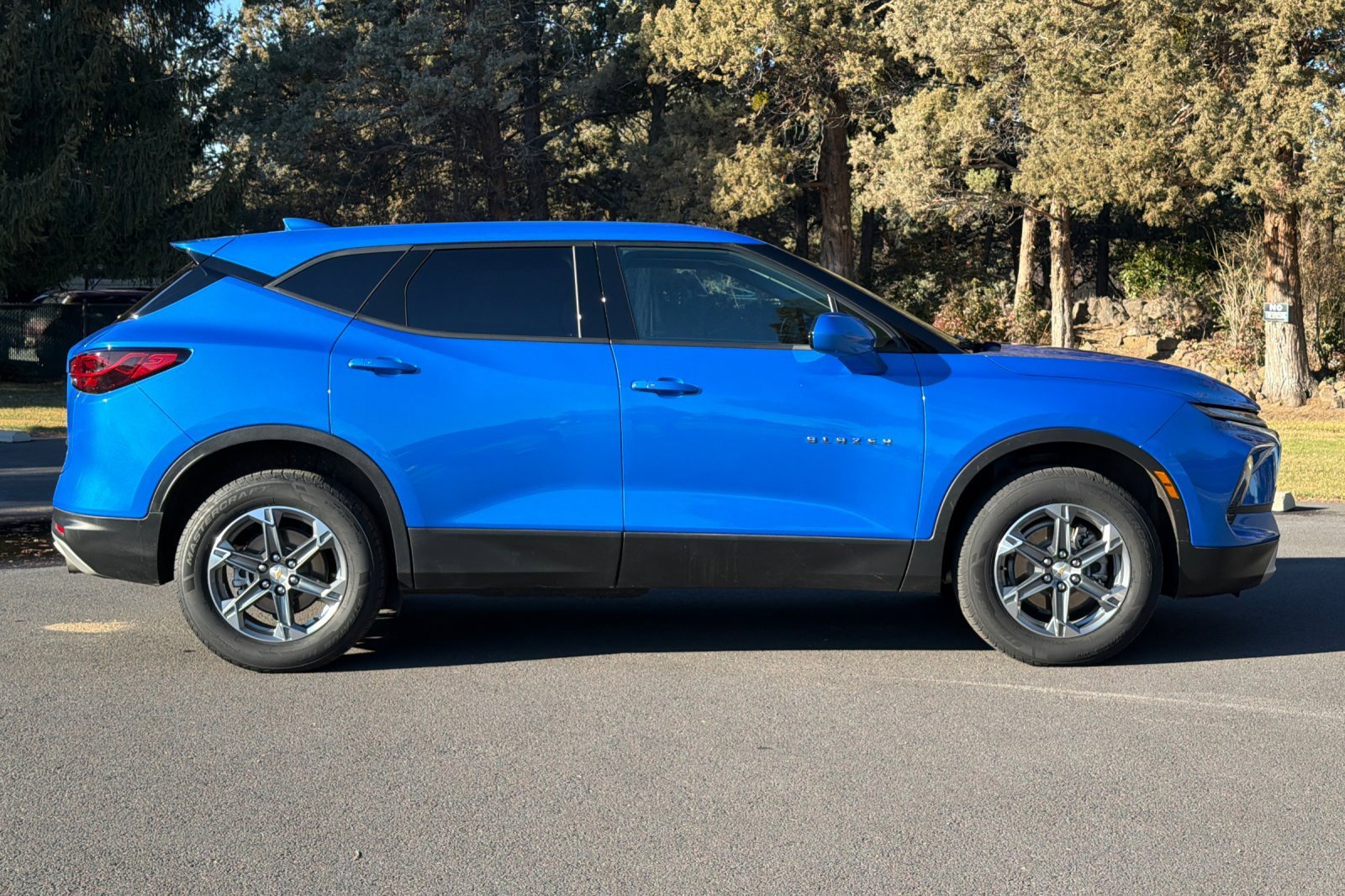 Used 2025 Chevrolet Blazer LT image 3