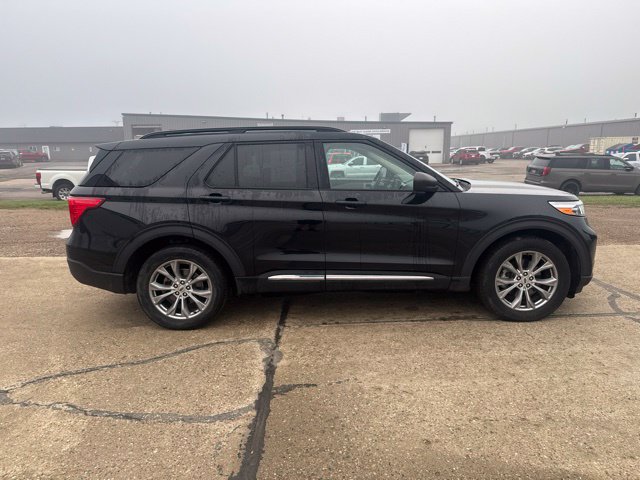 Used 2020 Ford Explorer XLT w/ Equipment Group 202A AWD/4WD image 13