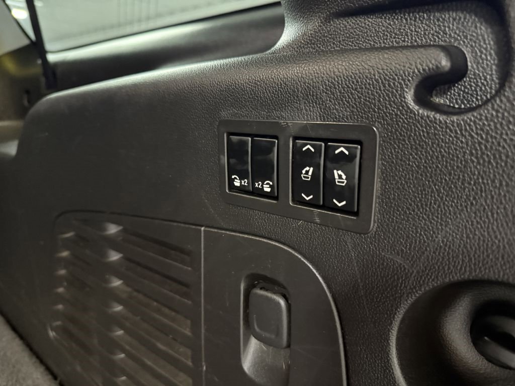 Used 2016 GMC Yukon XL Denali image 29