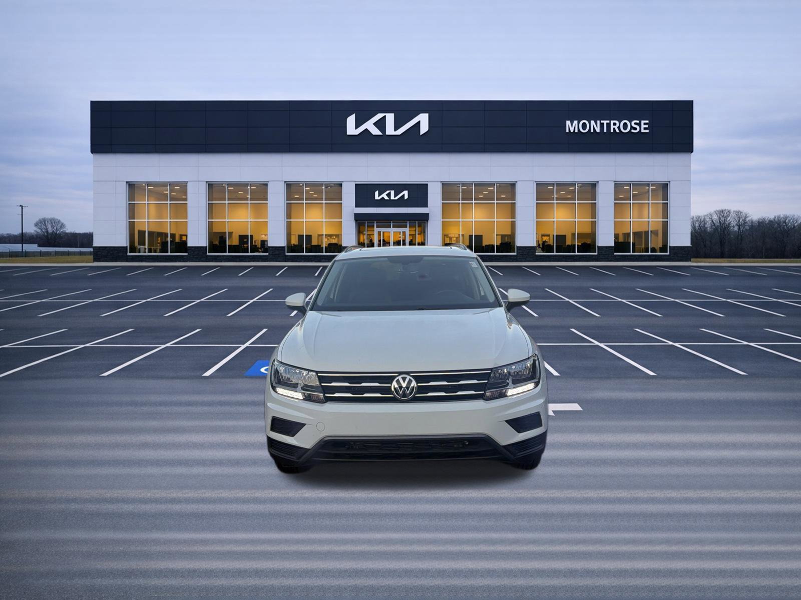 Used 2021 Volkswagen Tiguan SE w/ Panoramic Sunroof Package AWD/4WD image 2