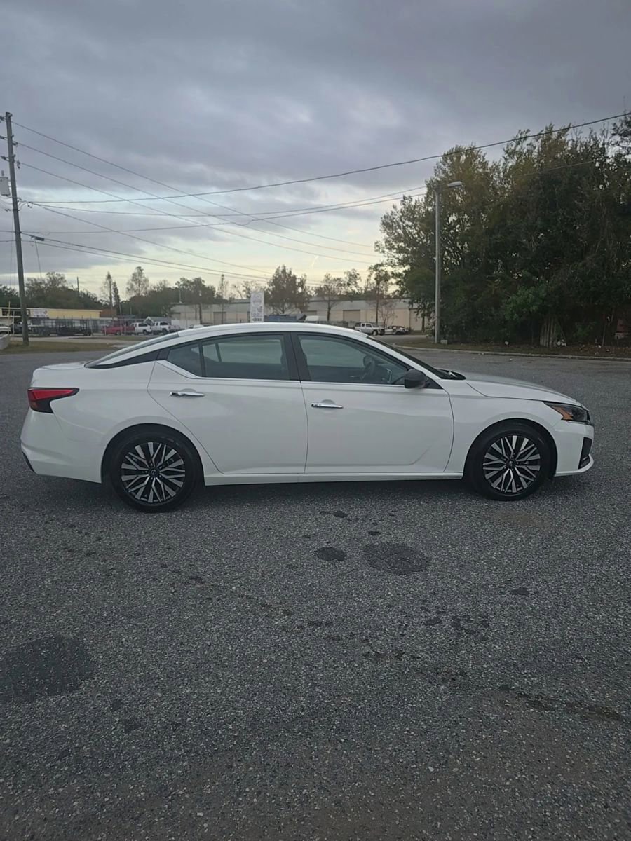 Used 2025 Nissan Altima 2.5 SV image 7