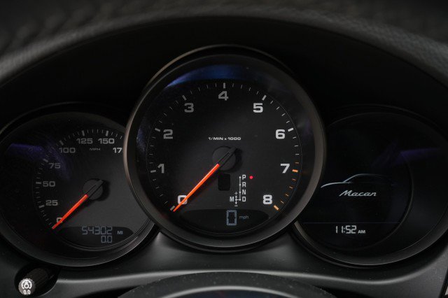 Used 2020 Porsche Macan image 45