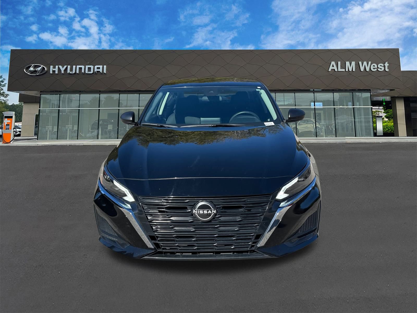 Used 2024 Nissan Altima 2.5 SV image 2