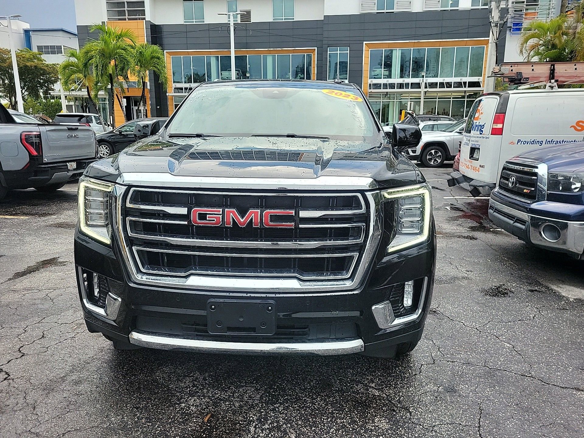 Used 2023 GMC Yukon SLT image 3