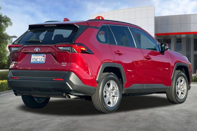 Certified 2022 Toyota RAV4 XLE w/ XLE Grade Weather Package AWD/4WD image 5