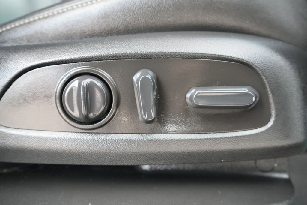 Used 2023 Chevrolet Traverse LT w/ LT Premium Package AWD/4WD image 15