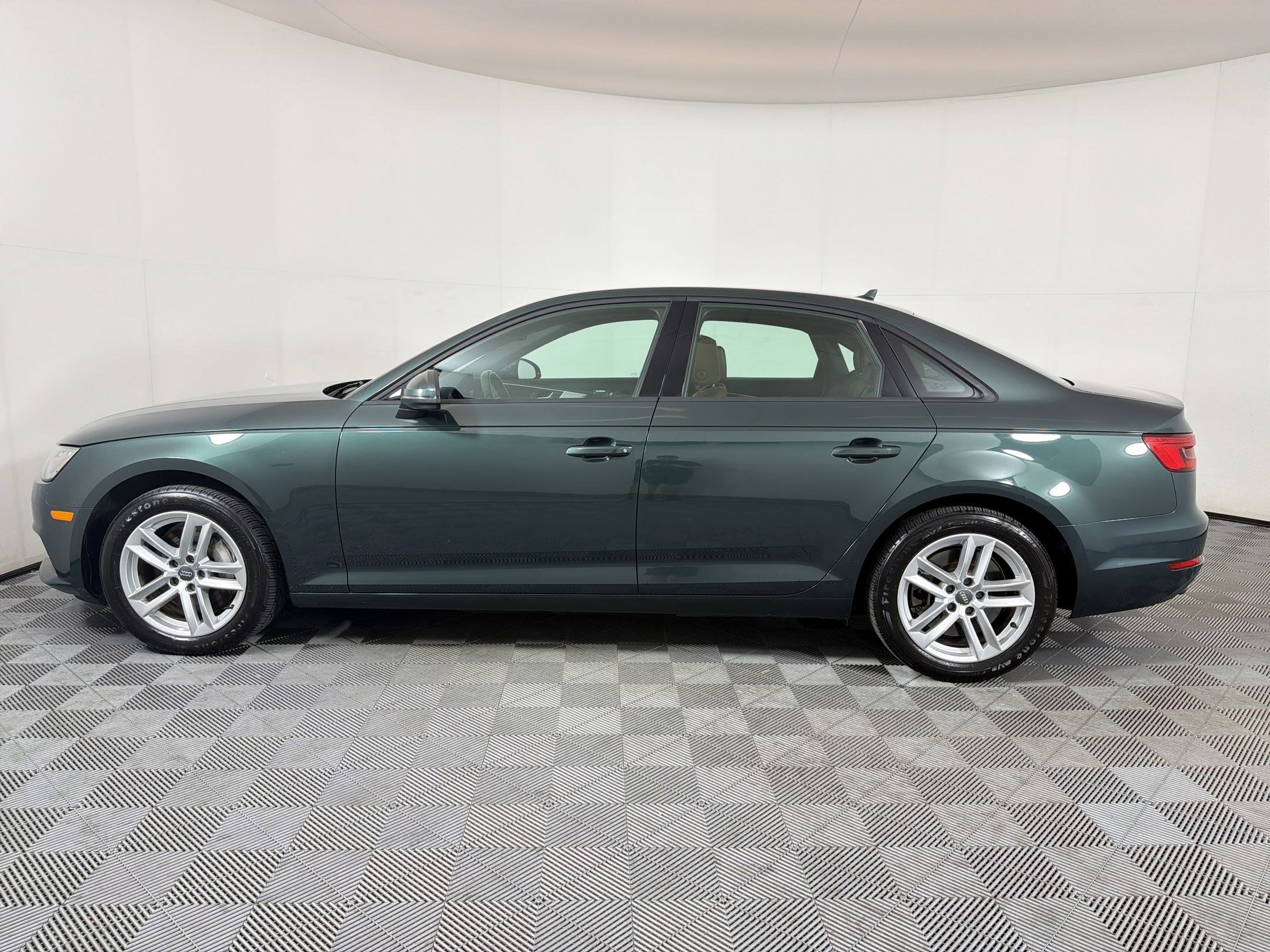 Used 2017 Audi A4 2.0T Premium FWD image 2