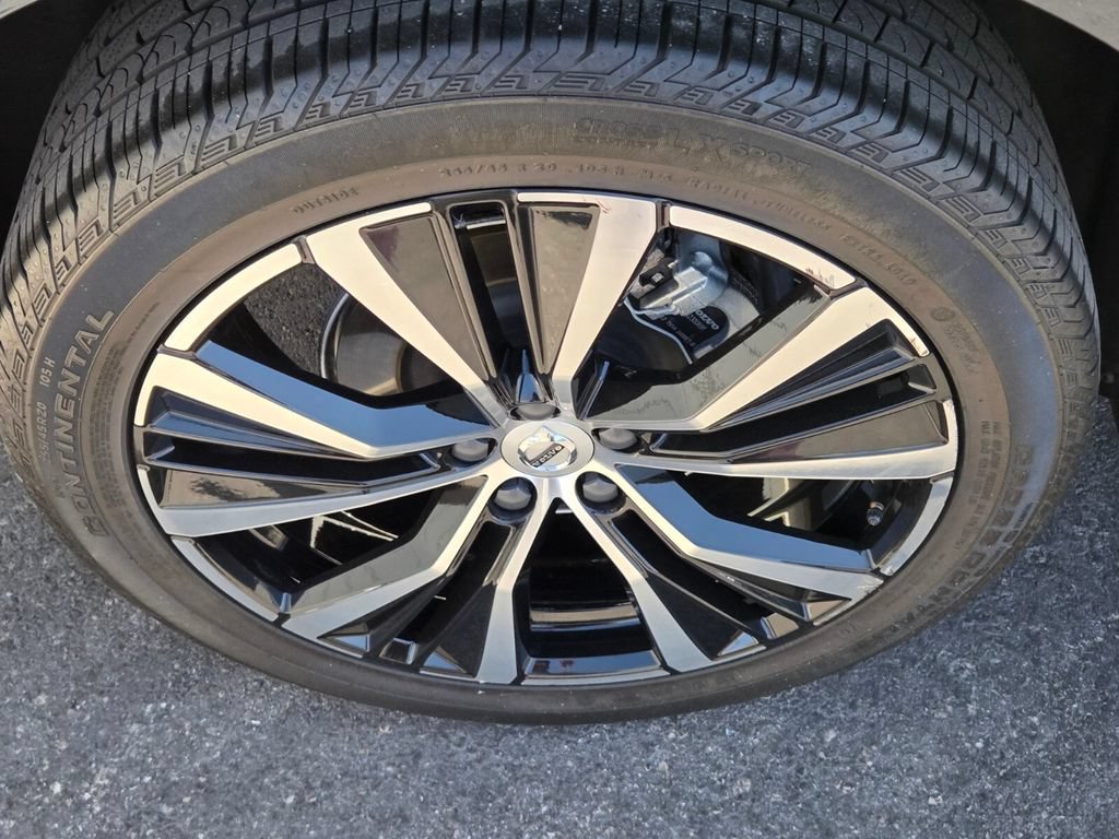 Used 2023 Volvo XC60 B5 Plus AWD/4WD image 10