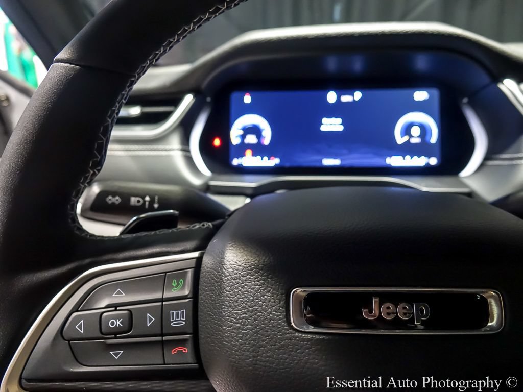 Used 2025 Jeep Grand Cherokee L Altitude AWD/4WD image 18
