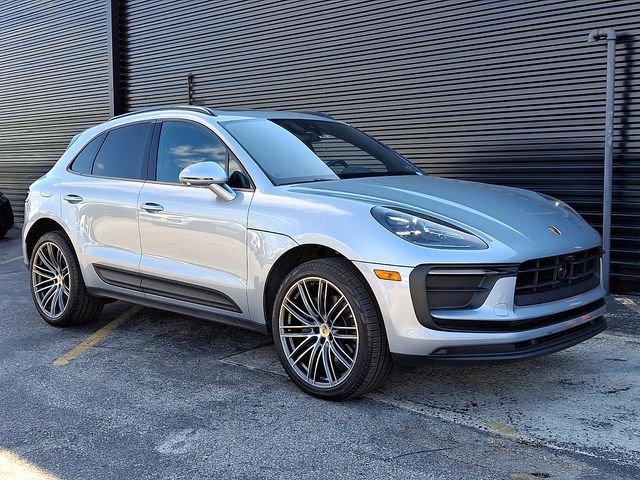 Certified 2026 Porsche Macan AWD/4WD image 9