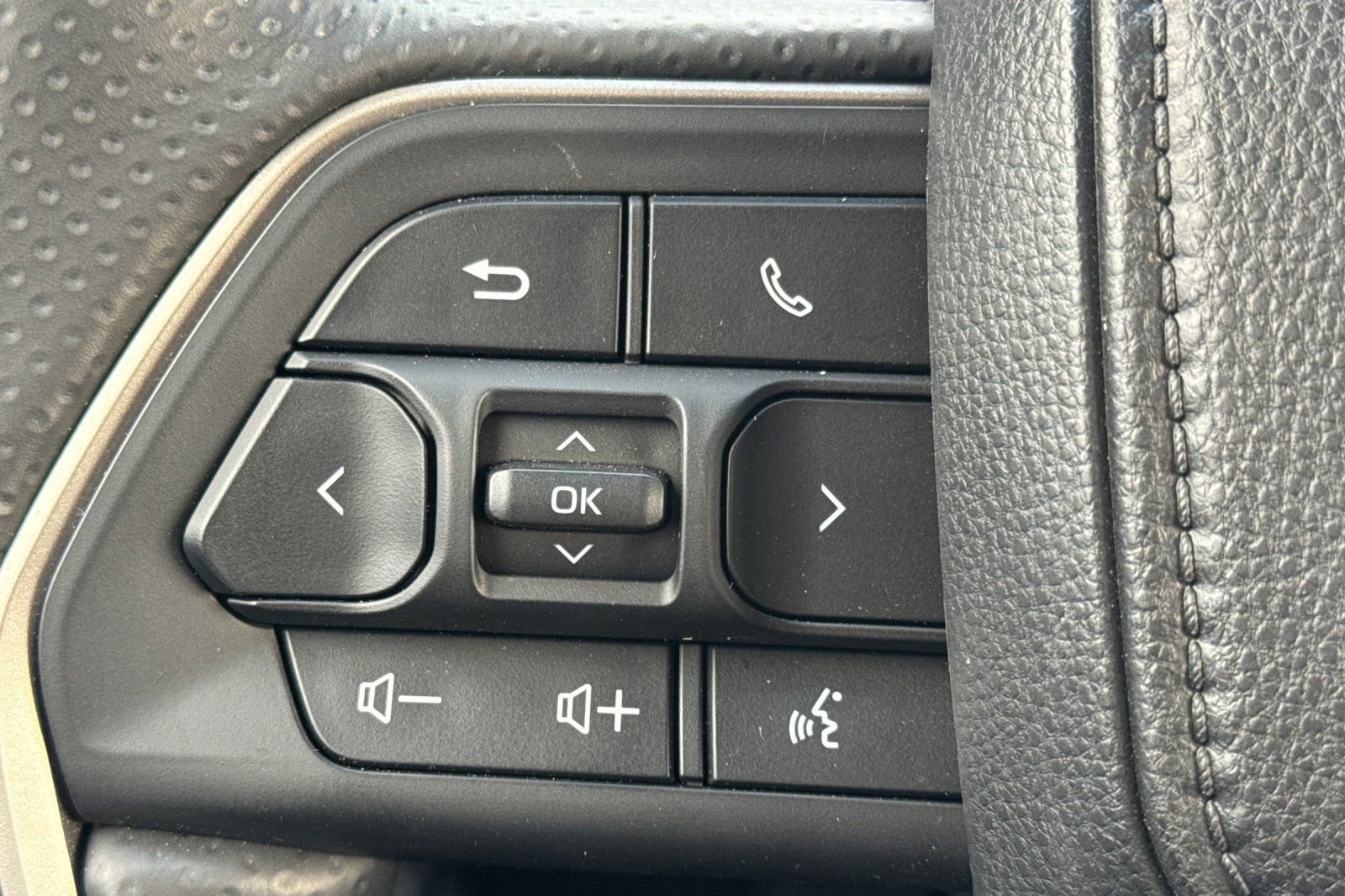 Certified 2025 Toyota 4Runner Trailhunter image 32