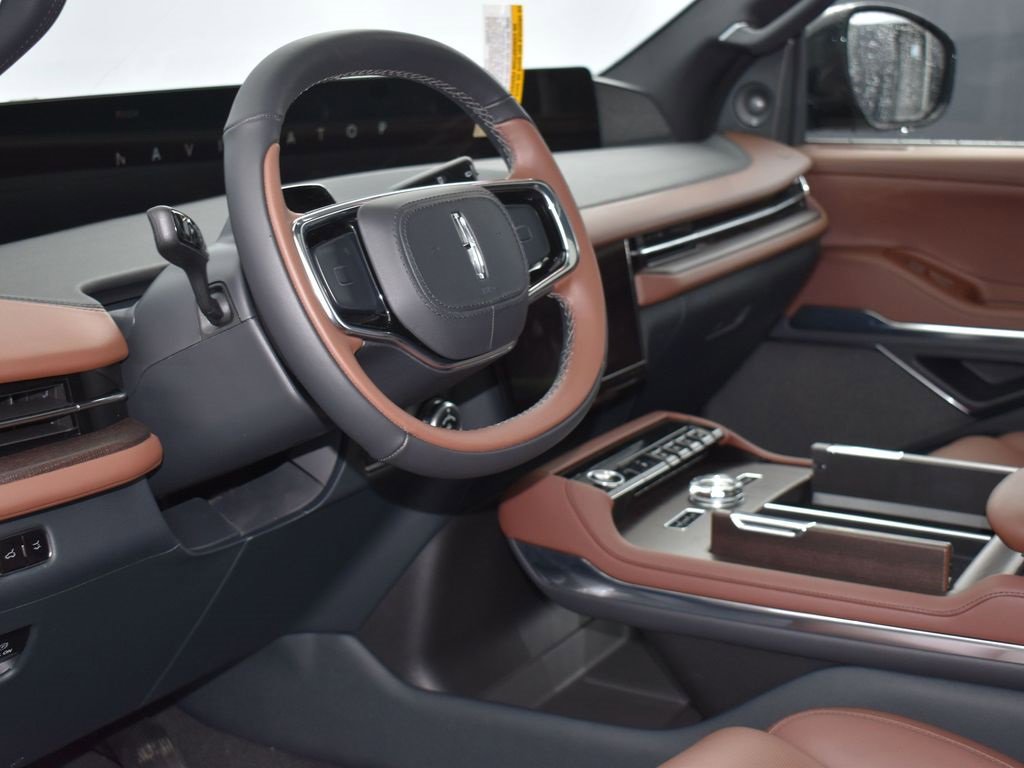 New 2025 Lincoln Navigator Reserve image 5