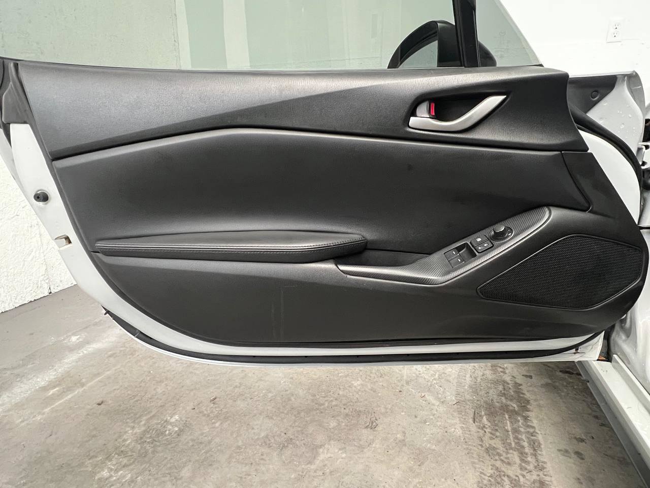 Used 2016 MAZDA MX-5 Miata Sport image 13