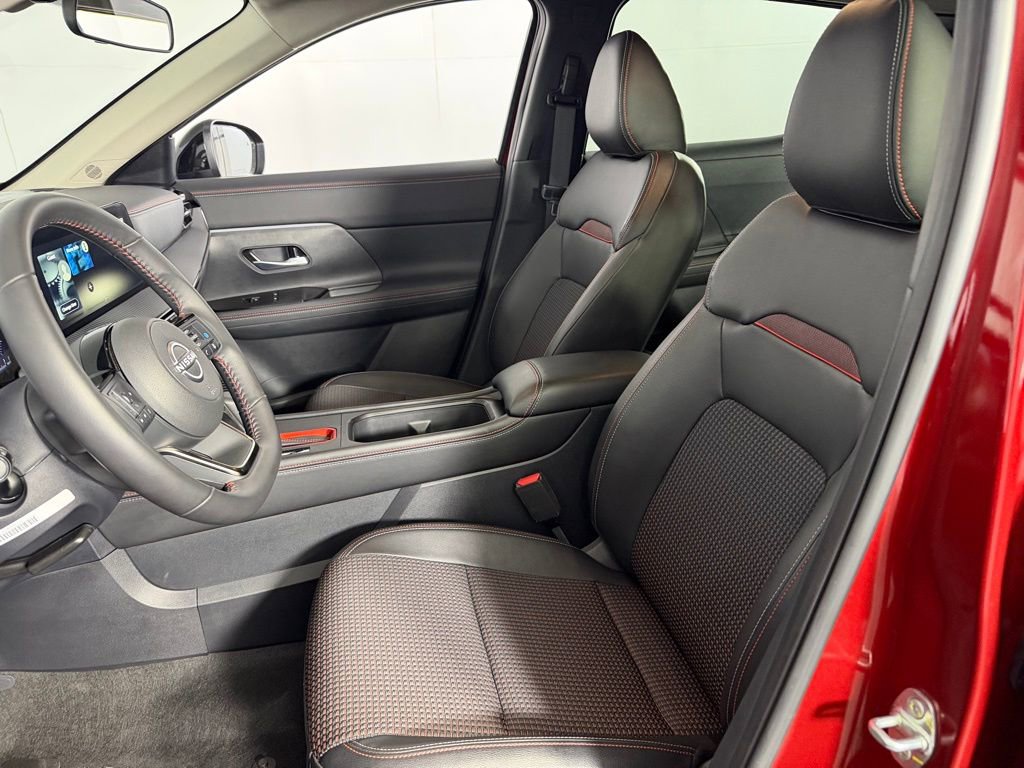 Used 2025 Nissan Kicks SR FWD image 21