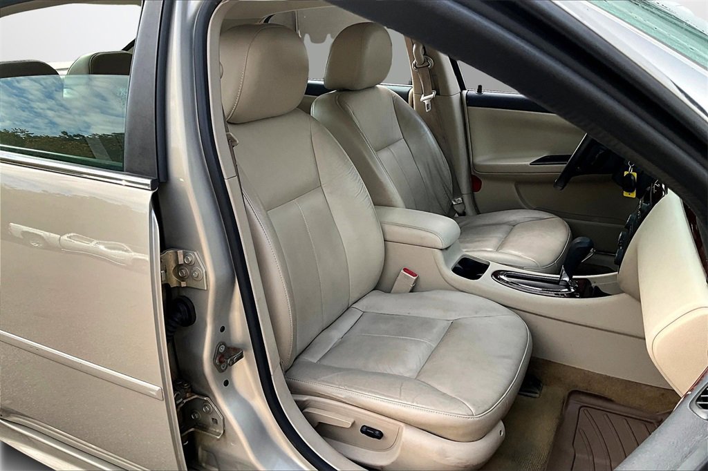 Used 2010 Chevrolet Impala LT w/ Luxury Edition Package image 26