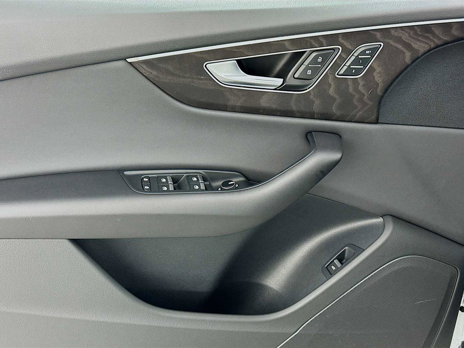 Used 2021 Audi Q8 Premium image 17