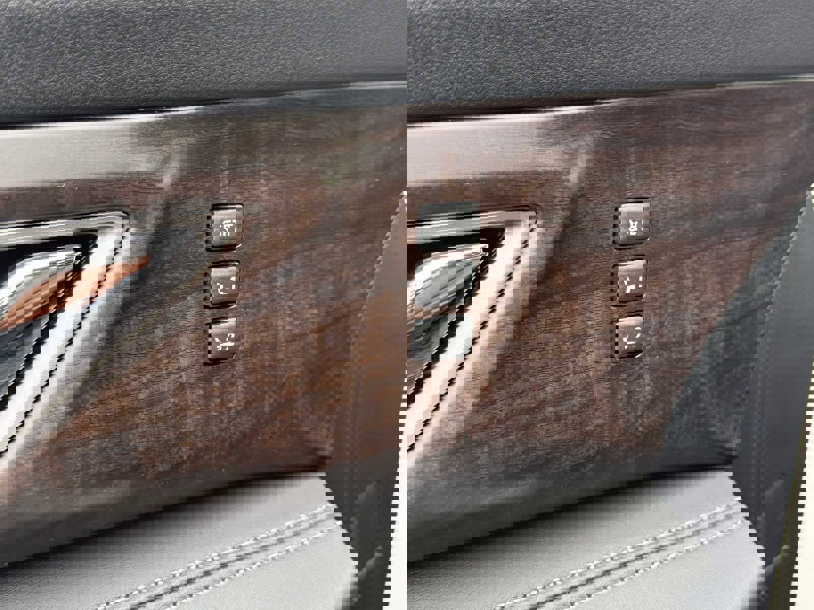 New 2026 Subaru Ascent Touring image 4