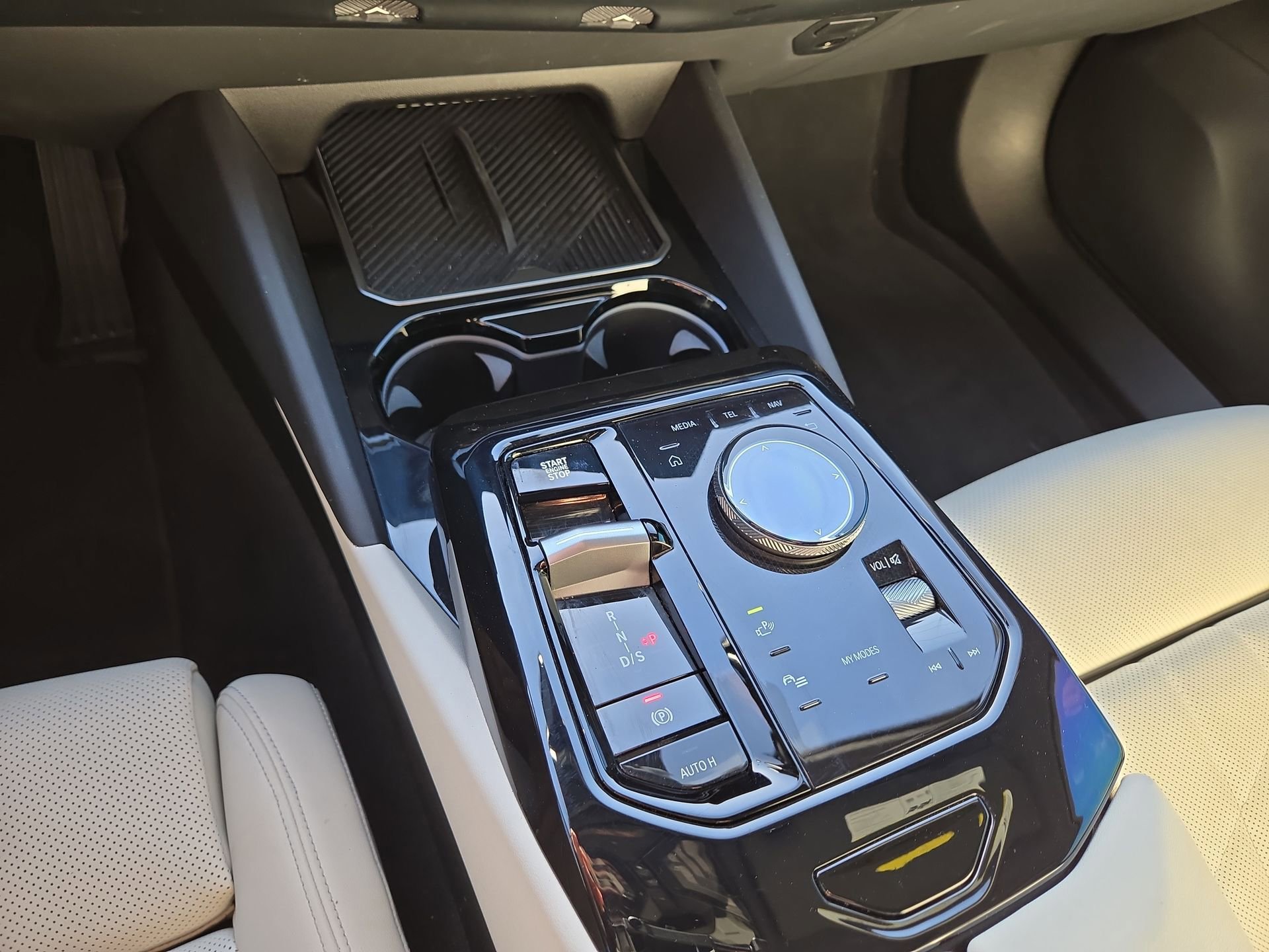 Used 2024 BMW 530i xDrive w/ Premium Package image 22