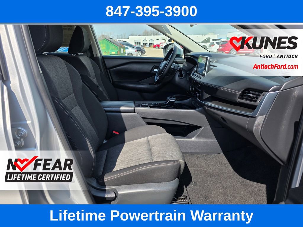 Used 2025 Nissan Rogue SV image 32